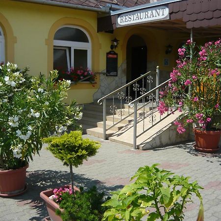 Patyi Etterem Es Hotel Bogote Ngoại thất bức ảnh