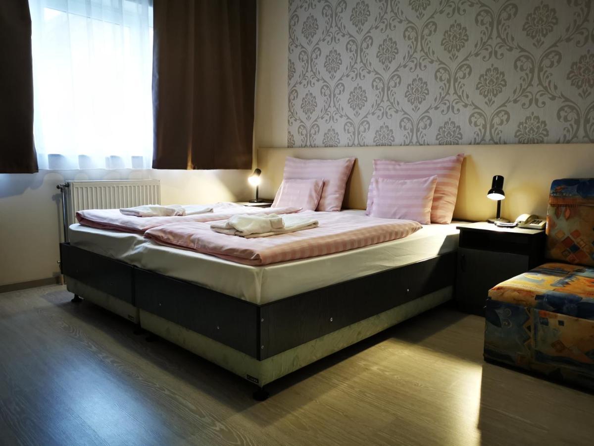 Patyi Etterem Es Hotel Bogote Ngoại thất bức ảnh