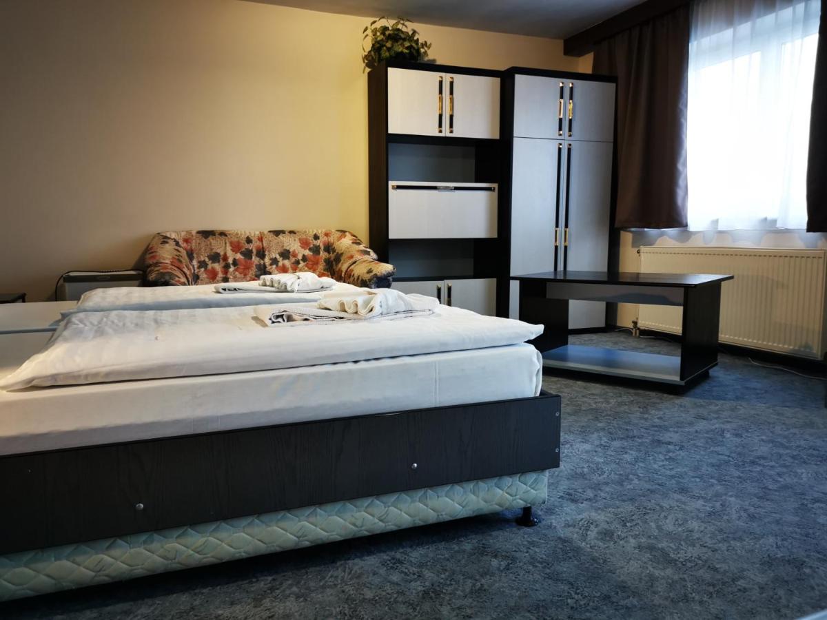 Patyi Etterem Es Hotel Bogote Ngoại thất bức ảnh