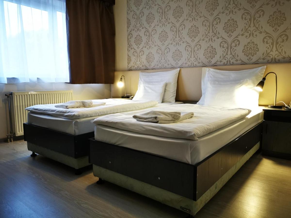 Patyi Etterem Es Hotel Bogote Ngoại thất bức ảnh