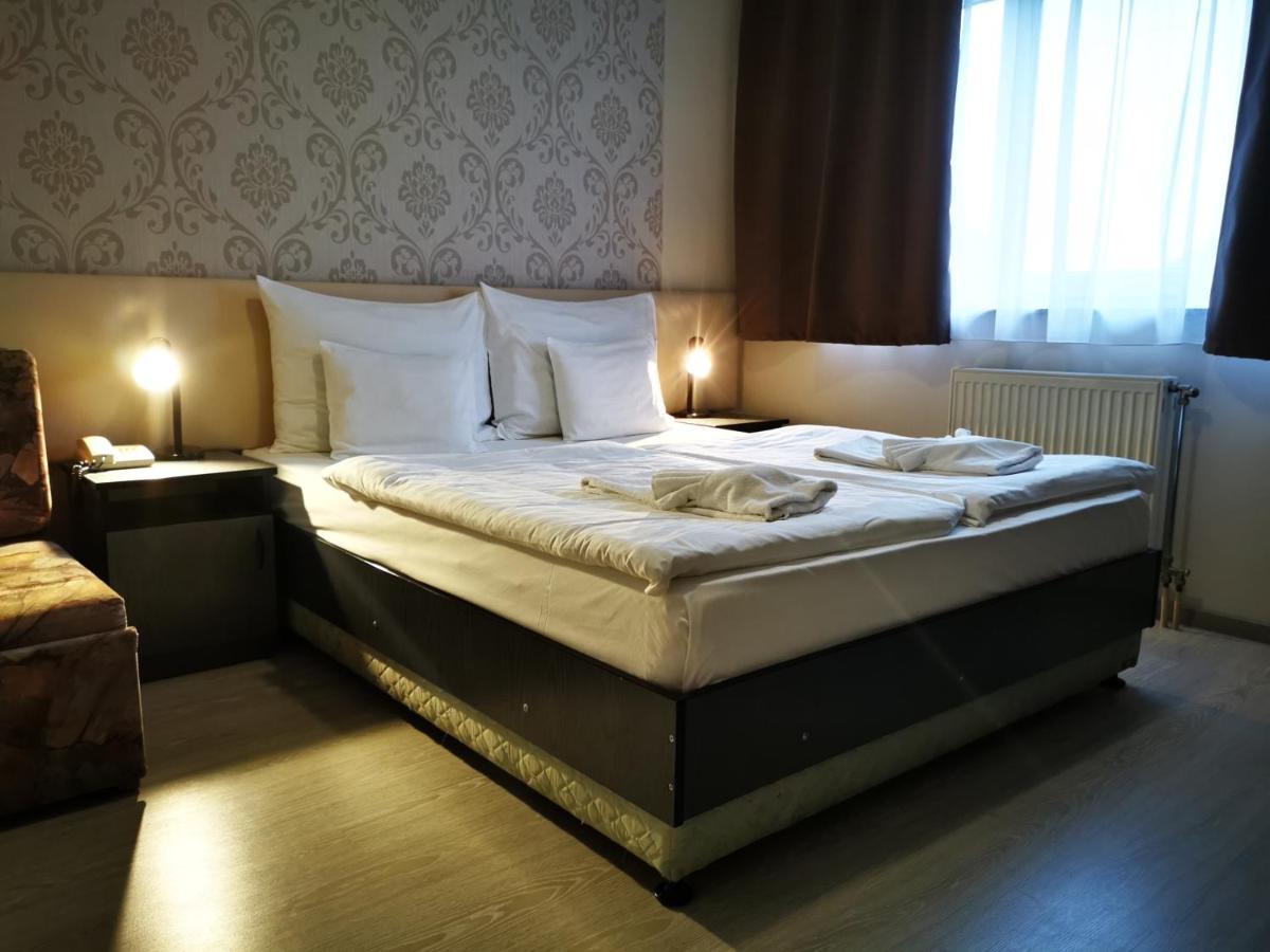 Patyi Etterem Es Hotel Bogote Ngoại thất bức ảnh