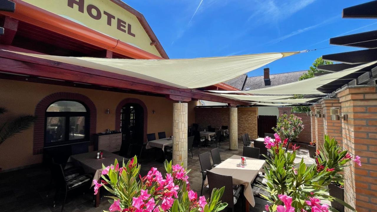 Patyi Etterem Es Hotel Bogote Ngoại thất bức ảnh