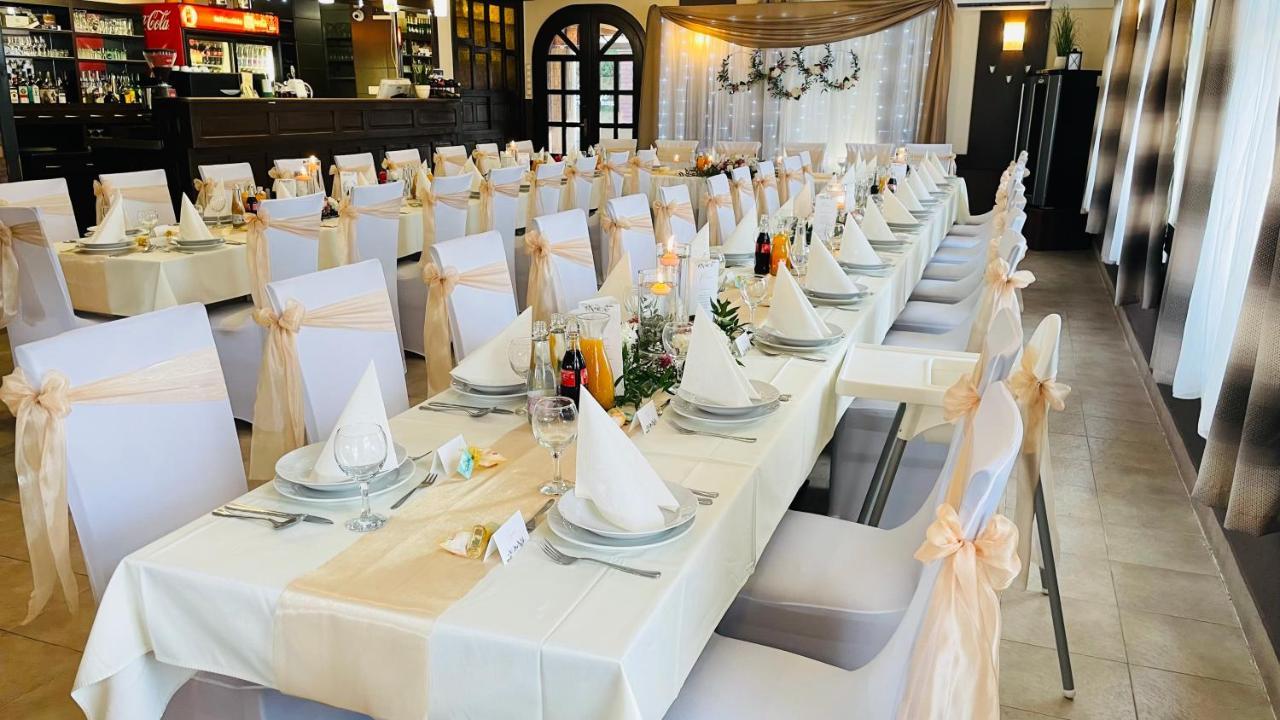 Patyi Etterem Es Hotel Bogote Ngoại thất bức ảnh