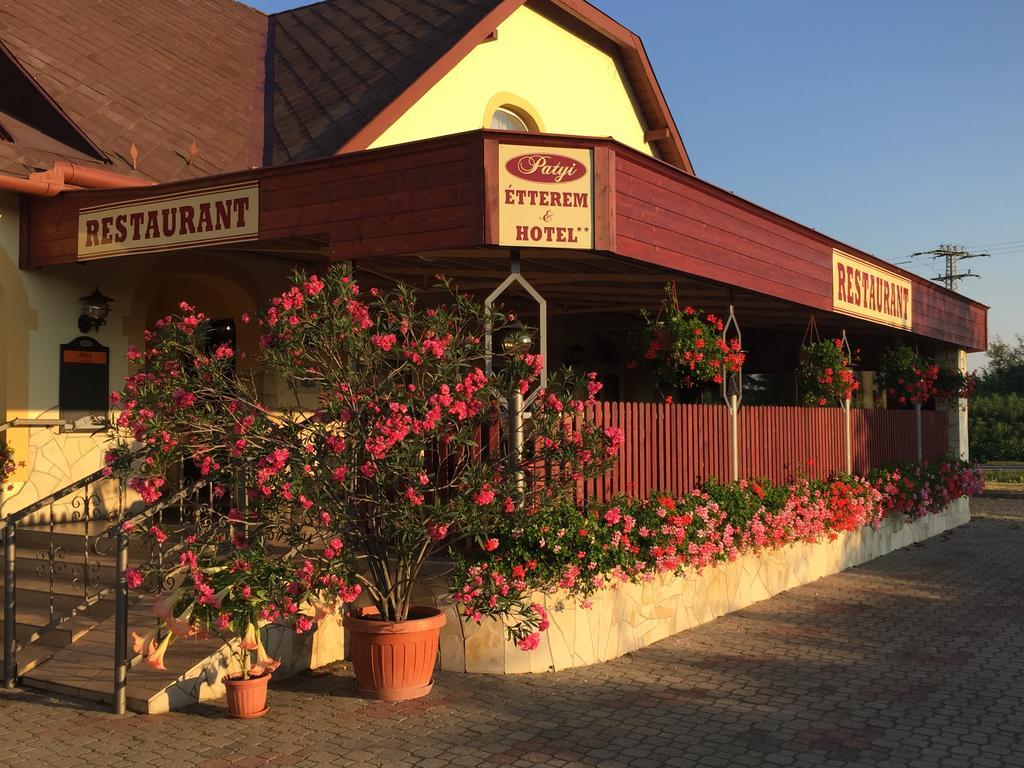 Patyi Etterem Es Hotel Bogote Ngoại thất bức ảnh