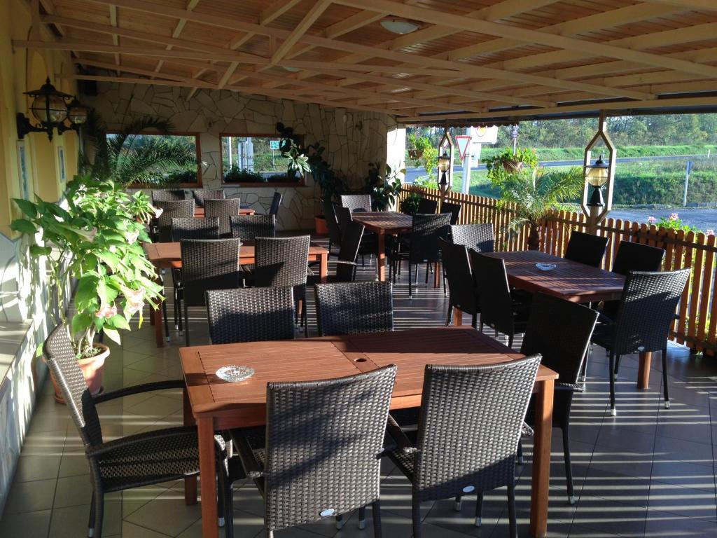 Patyi Etterem Es Hotel Bogote Ngoại thất bức ảnh