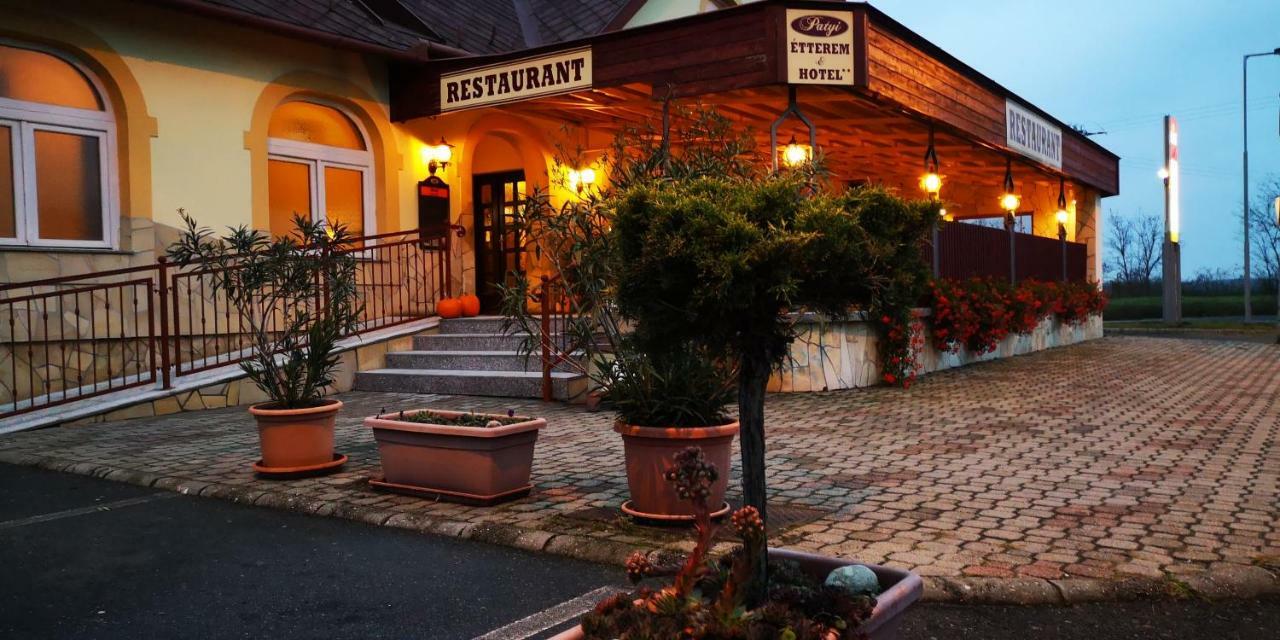 Patyi Etterem Es Hotel Bogote Ngoại thất bức ảnh