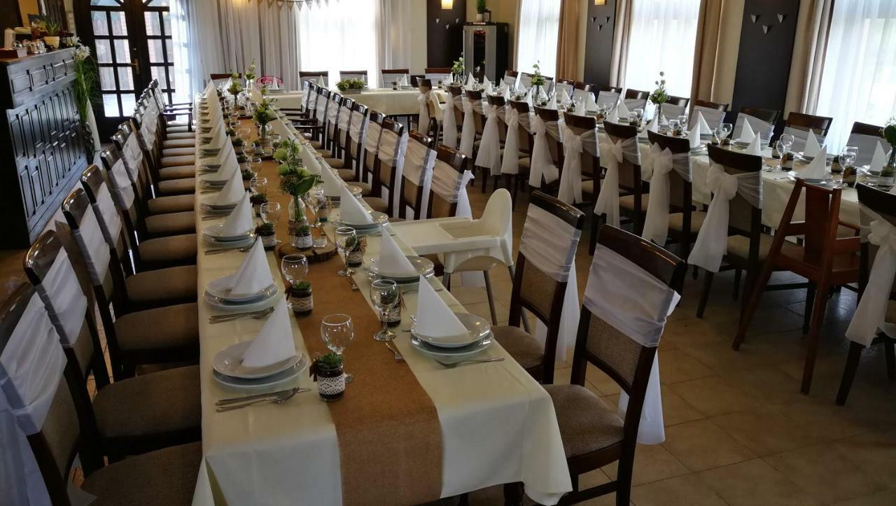 Patyi Etterem Es Hotel Bogote Ngoại thất bức ảnh